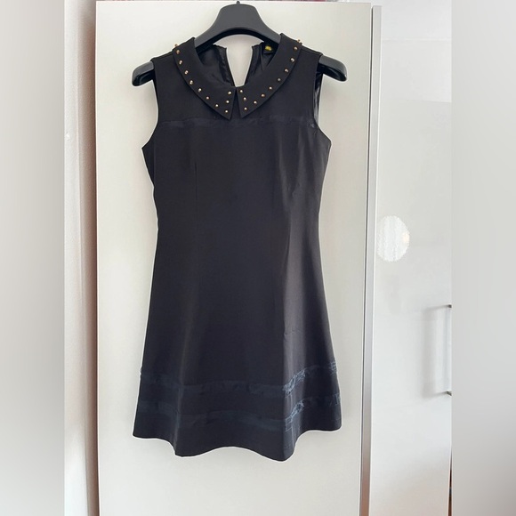 Elegant Black Sleeveless Dress - Picture 1 of 6